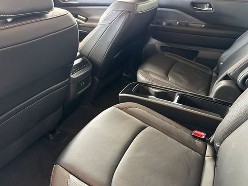 Used 2024 Nissan Pathfinder SL w/ SL Premium Package image 14