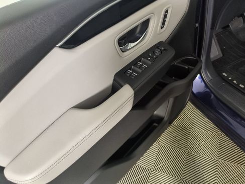Certified 2025 Honda Pilot Touring image 15