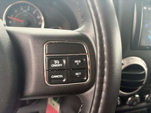 Used 2011 Jeep Wrangler Unlimited Rubicon AWD/4WD image 22