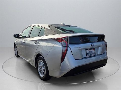 Used 2018 Toyota Prius Four image 5