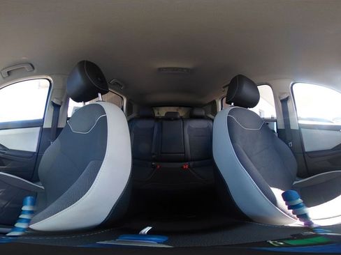 Used 2025 Volkswagen Taos SE image 40