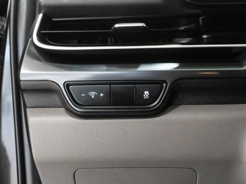 Used 2025 Kia Carnival FWD image 17