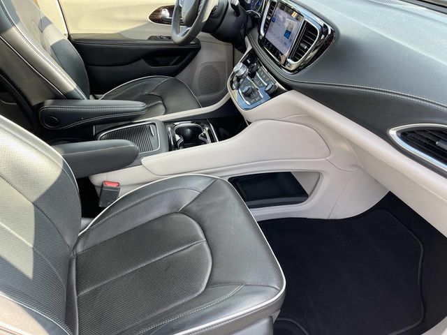 Used 2023 Chrysler Pacifica Limited FWD image 22