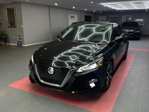 Used 2019 Nissan Altima 2.5 Platinum image 2