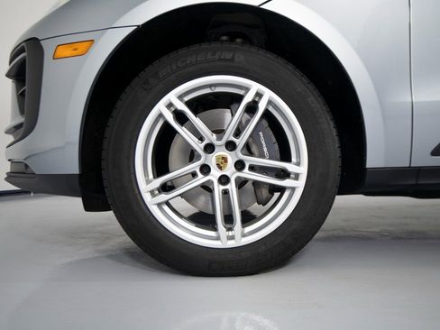Certified 2025 Porsche Macan AWD/4WD image 15