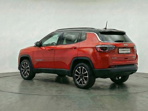 Used 2025 Jeep Compass Trailhawk image 5