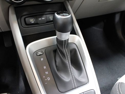 Used 2023 Hyundai Venue SEL FWD image 31