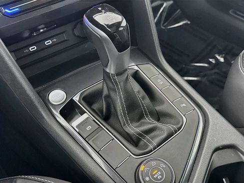 Certified 2024 Volkswagen Tiguan SE R-Line AWD/4WD image 18
