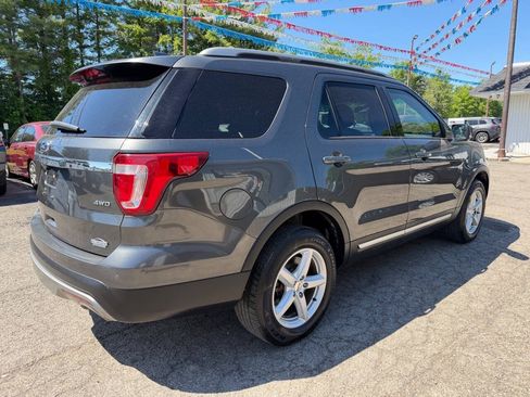 Used 2017 Ford Explorer XLT AWD/4WD image 4