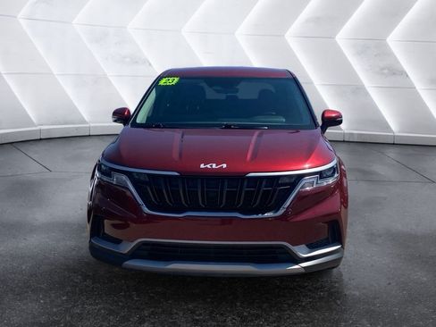 Used 2023 Kia Carnival LX FWD image 2