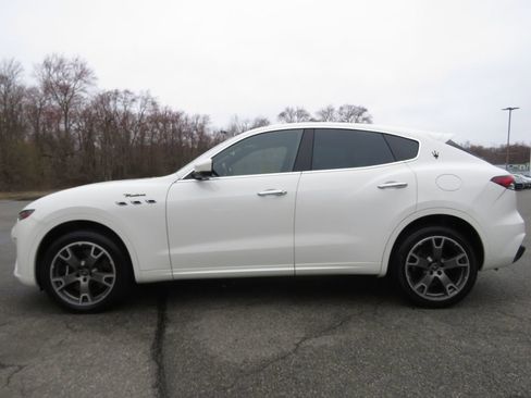 Used 2023 Maserati Levante Modena image 8