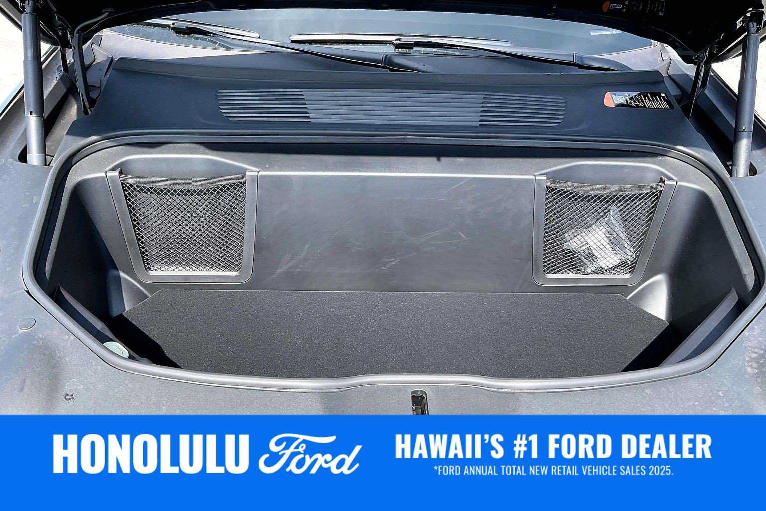 Used 2026 Rivian R1S Adventure Dual AWD/4WD image 9