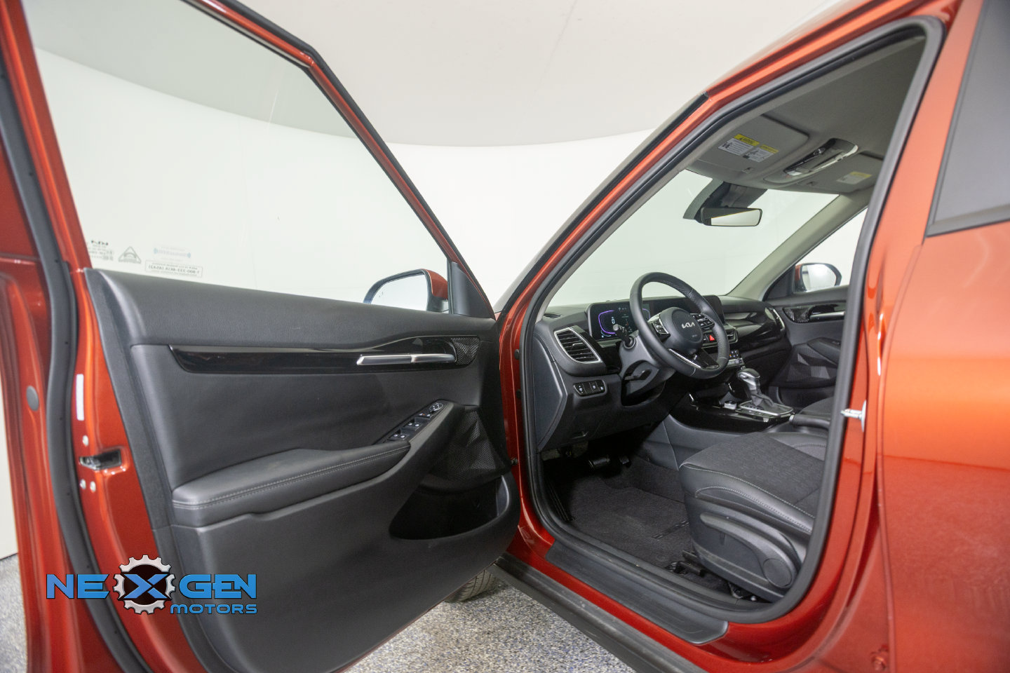 Used 2025 Kia Seltos S AWD/4WD image 12