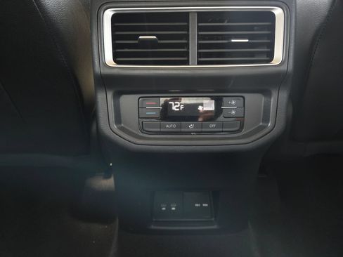 Used 2024 Volkswagen Atlas SE FWD image 33