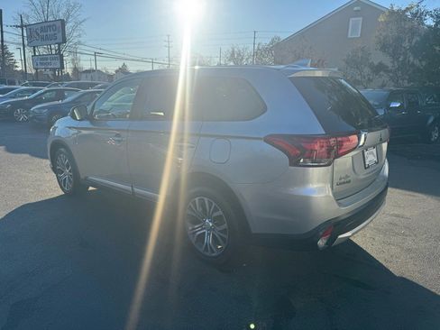 Used 2018 Mitsubishi Outlander ES image 4