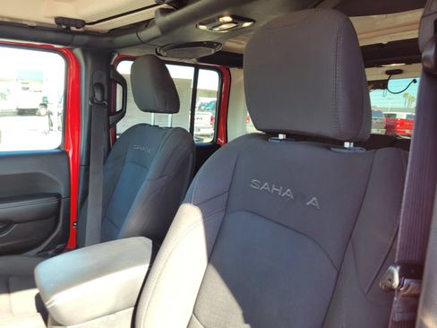 Used 2023 Jeep Wrangler Unlimited Sahara AWD/4WD image 17