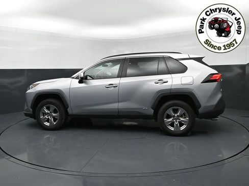 Used 2022 Toyota RAV4 LE AWD/4WD image 3