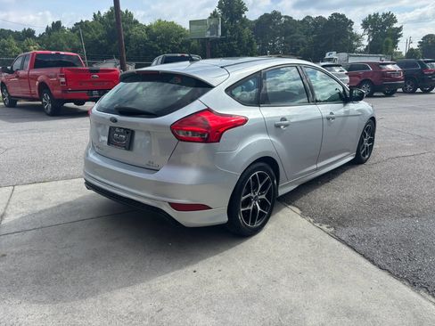Used 2015 Ford Focus SE w/ SE Sport Package FWD image 6