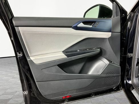 Used 2024 Volkswagen Taos SE FWD image 18