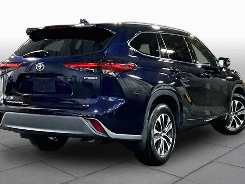 Used 2021 Toyota Highlander XLE AWD/4WD image 13
