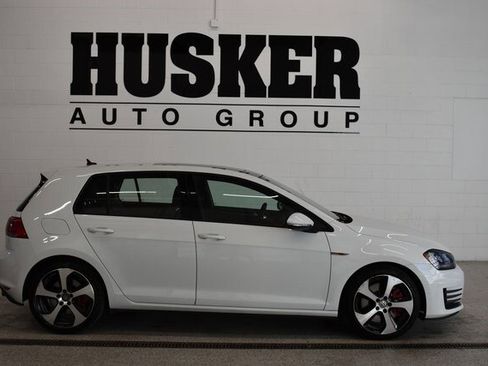 Used 2015 Volkswagen Golf 4-Door image 2