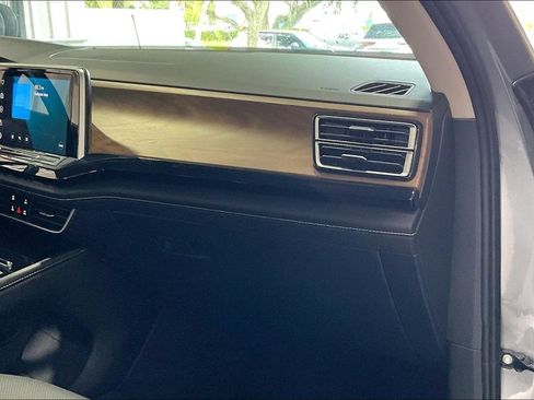 Used 2026 Volkswagen Atlas SE AWD/4WD image 24