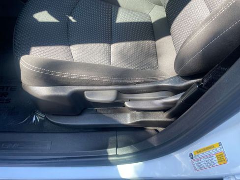 Used 2024 GMC Terrain SLE image 23