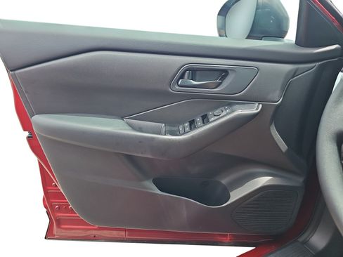 Used 2025 Nissan Rogue S FWD image 22