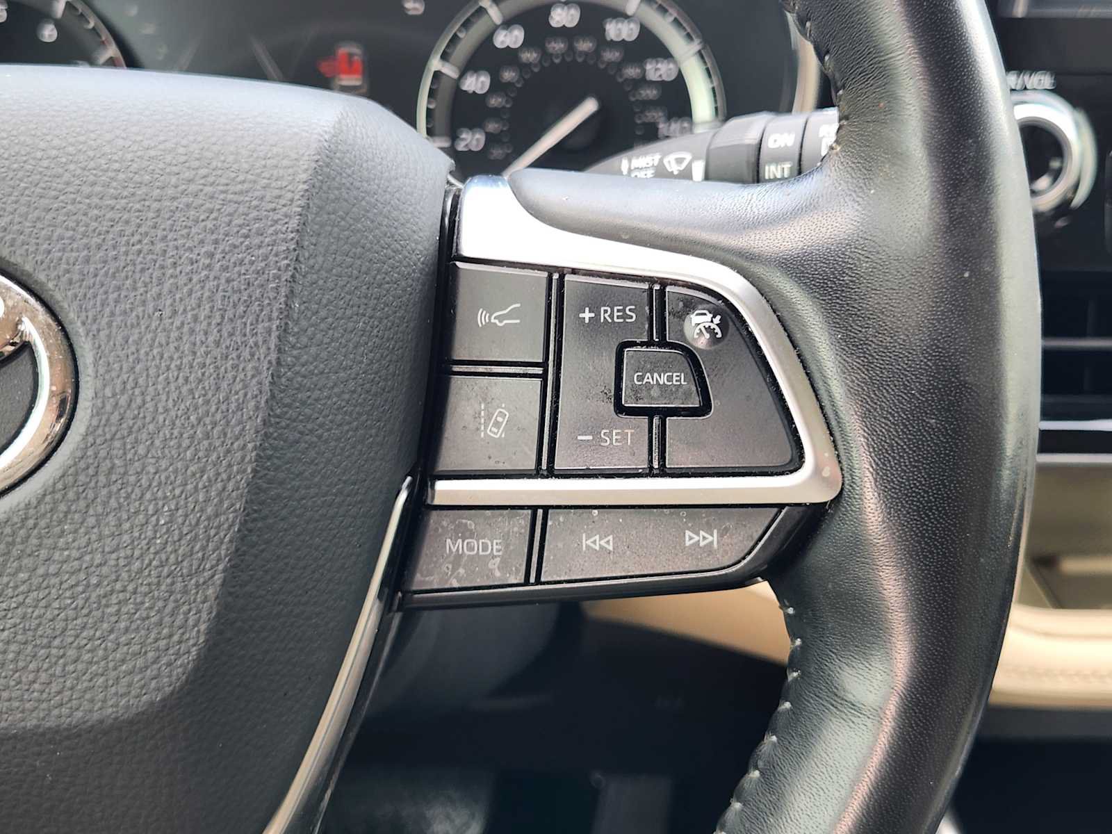 Used 2021 Toyota Highlander Limited FWD image 27