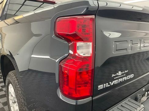 Used 2022 Chevrolet Silverado 1500 LT AWD/4WD image 25