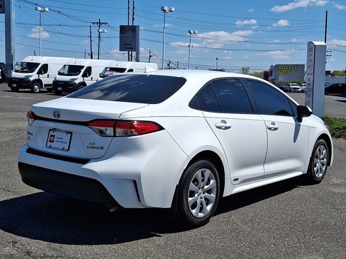 Used 2023 Toyota Corolla LE w/ Carpet Mat Package (TMS) AWD/4WD image 7