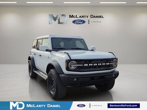 New 2026 Ford Bronco Outer Banks w/ Sasquatch Package image 1