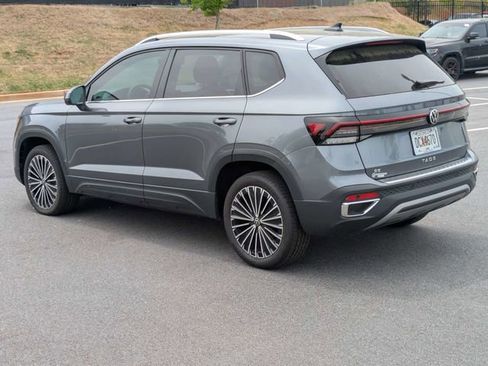 Used 2025 Volkswagen Taos SE image 6
