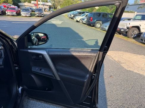 Used 2015 Toyota RAV4 LE image 8