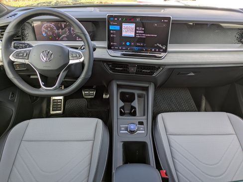 New 2026 Volkswagen Tiguan SE R-Line FWD image 16
