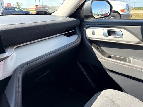 Used 2025 Ford Explorer Active image 22