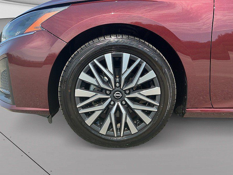 Used 2025 Nissan Altima 2.5 SV FWD image 9