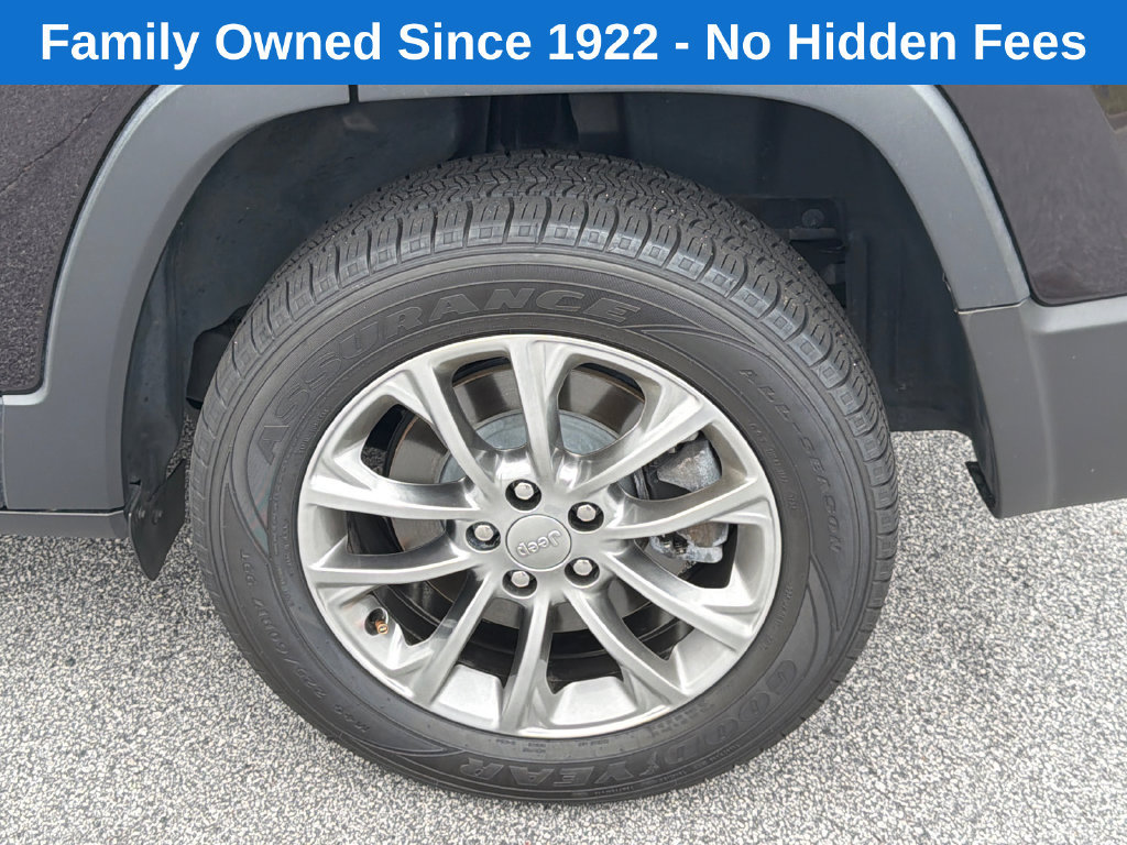 Used 2021 Jeep Cherokee Latitude Lux FWD image 19
