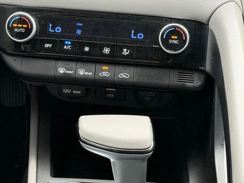 Used 2023 Hyundai Elantra SEL FWD image 25