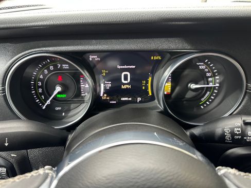 Used 2023 Jeep Wrangler Unlimited Sahara AWD/4WD image 17
