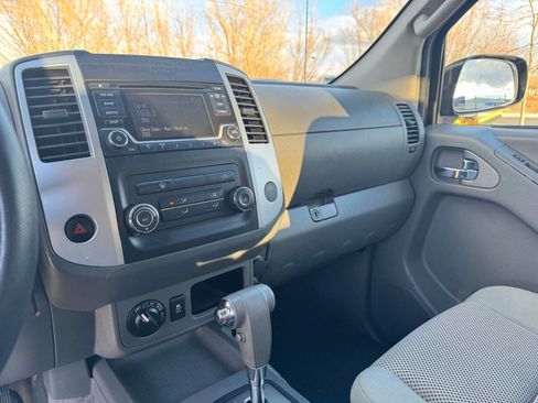 Used 2015 Nissan Frontier SV image 18
