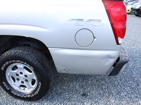 Used 2004 Chevrolet Avalanche 4x4 image 27