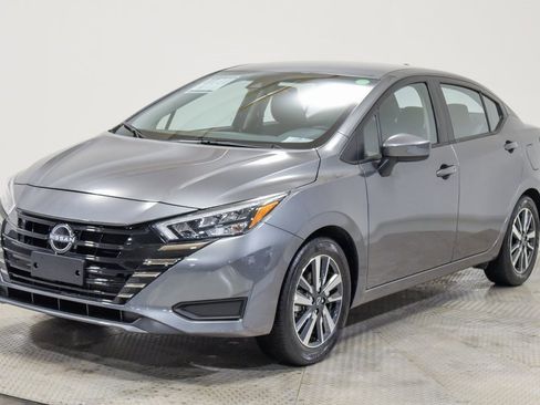 Used 2025 Nissan Versa SV image 5