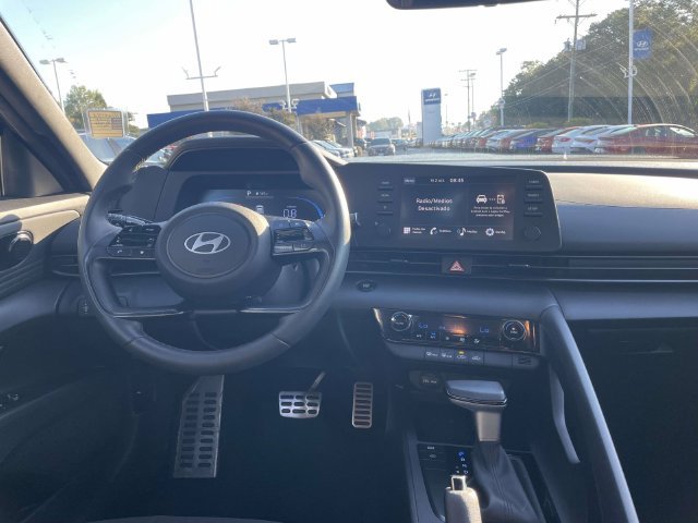 Used 2025 Hyundai Elantra Sport FWD image 15