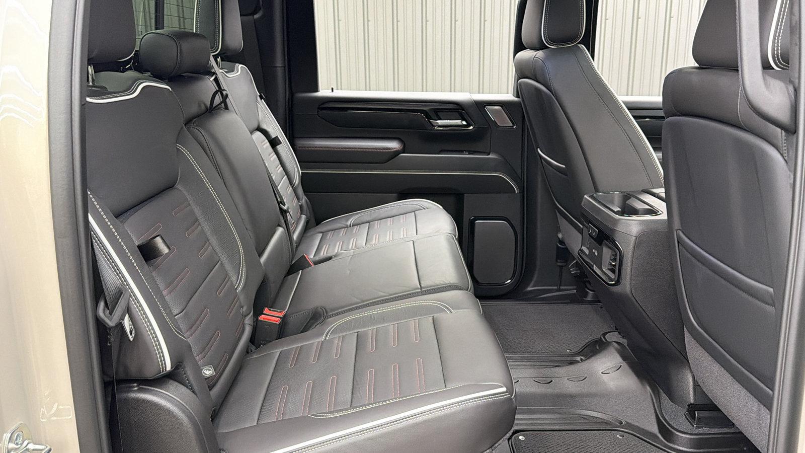 Used 2026 GMC Sierra 2500 AT4X w/ LPO, Black Badging Package AWD/4WD image 42