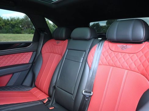 Used 2020 Bentley Bentayga AWD/4WD image 37