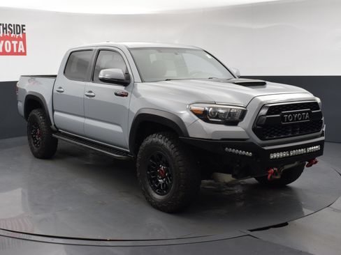 Used 2017 Toyota Tacoma TRD Pro AWD/4WD image 6