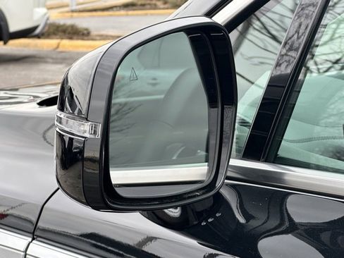 Used 2025 Kia Sorento S image 12