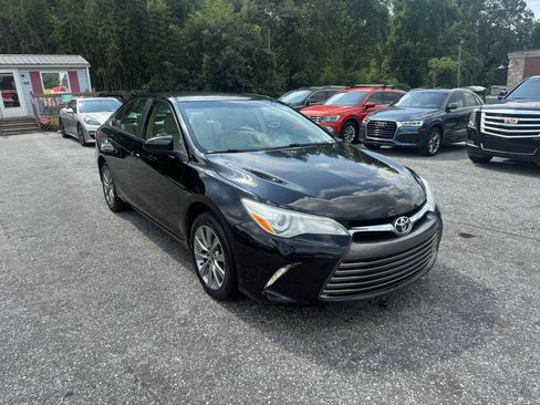 Used 2017 Toyota Camry LE image 3