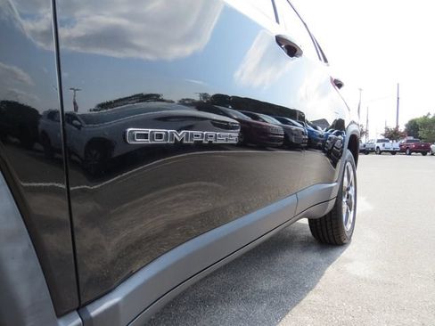 Used 2019 Jeep Compass Limited AWD/4WD image 11